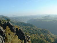 Blick von den Schrammsteinen zur Elbe